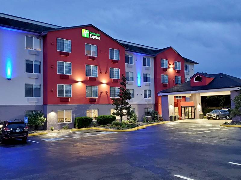 Holiday Inn Express & Suites Lincoln City