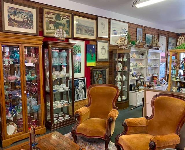 Left Coast Antiques @ Streetcar Village