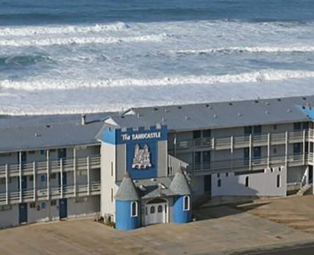 Sandcastle Beachfront Motel