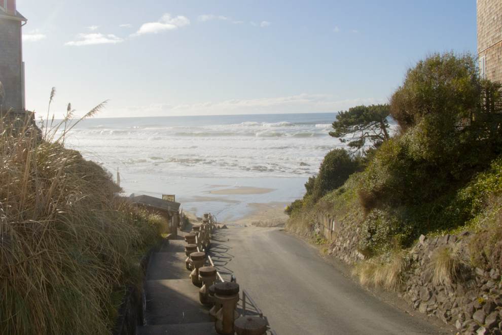 handicap accessible beach access path leading to the beach and ocean in Lincoln City, OR